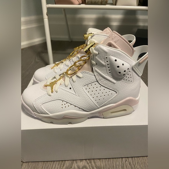 AIR JORDAN 6 GOLD HOOPS NEVER WORN - Picture 5 of 8